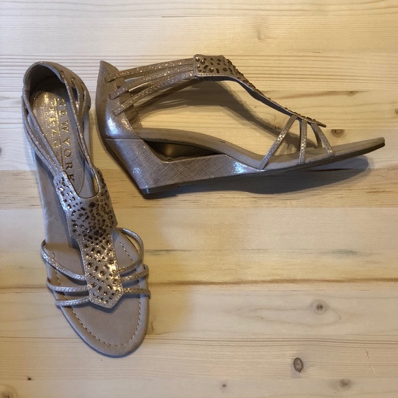 Nude Wedges w Sequins - Picture 3 of 4